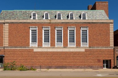 Ottawa, Illinois - ABD - 26 Eylül 2022: Ottawa şehir merkezindeki eski Montgomery Koğuşları binasının dış duvarı.