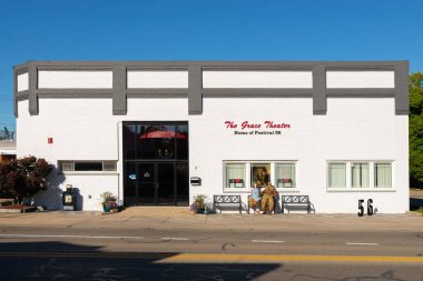 Princeton, Illinois - ABD - 3 Ekim 2022: Princeton, Illinois şehir merkezindeki renkli eski tuğla binalar ve mağazalar.