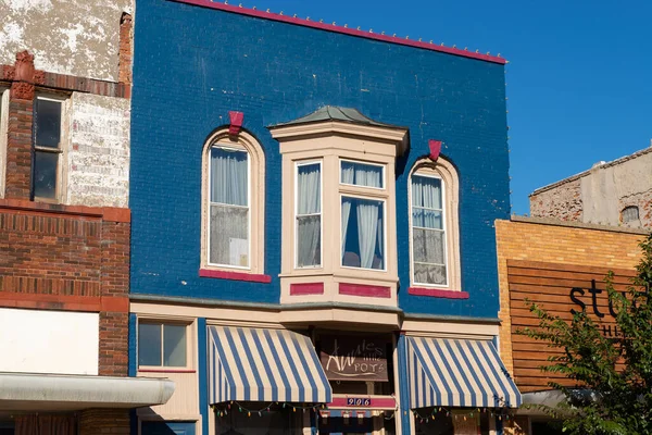 イリノイ州プリンストン アメリカ合衆国 2022年10月3日 イリノイ州プリンストンのダウンタウンにあるカラフルな古いレンガ造りの建物と店舗 — ストック写真