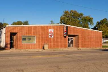 Ladd, Illinois - ABD - 3 Ekim 2022: Ladd, Illinois 'deki bowling salonu.