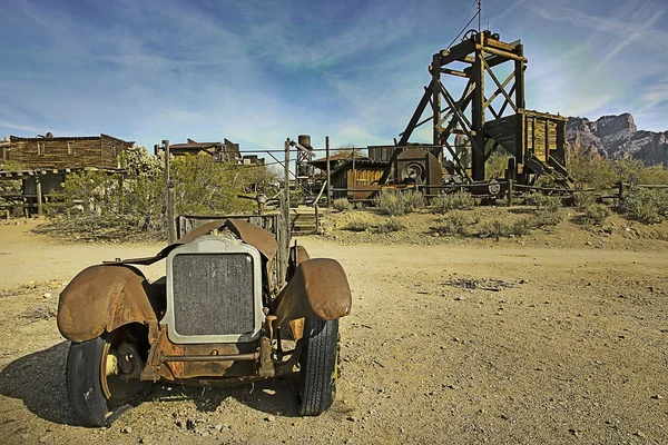 Starý náklaďák v goldfield ghost town — Stock fotografie