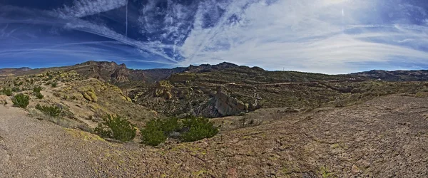 Bela trilha Apache, uma das unidades mais cênicas dos EUA — Fotografia de Stock