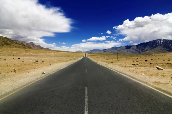 Straight Road In Leh Ladakh — Stock Photo, Image