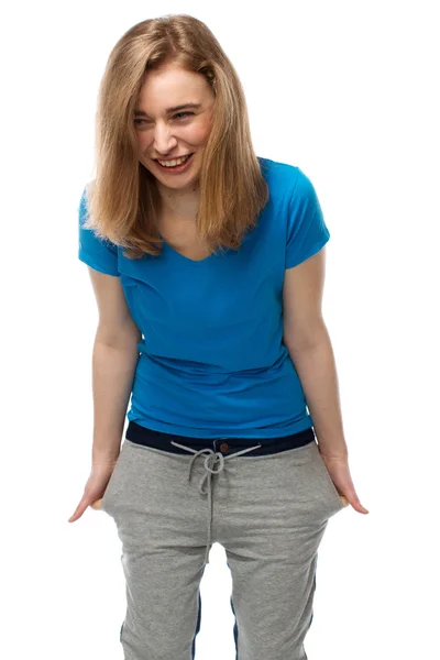 Mujer joven vivaz de pie riendo — Foto de Stock