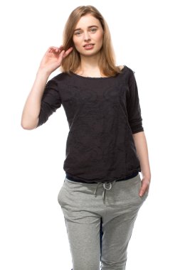 mooie ontspannen jonge vrouw