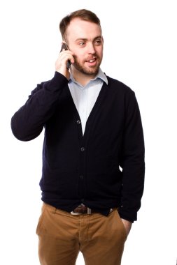 düşünceli erkek onun mobil telefon dinleme