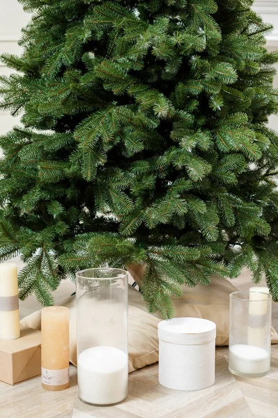 Close Kerstboom Zonder Speelgoed Goede Nieuwjaarssfeer Groene Takken Van Een — Stockfoto