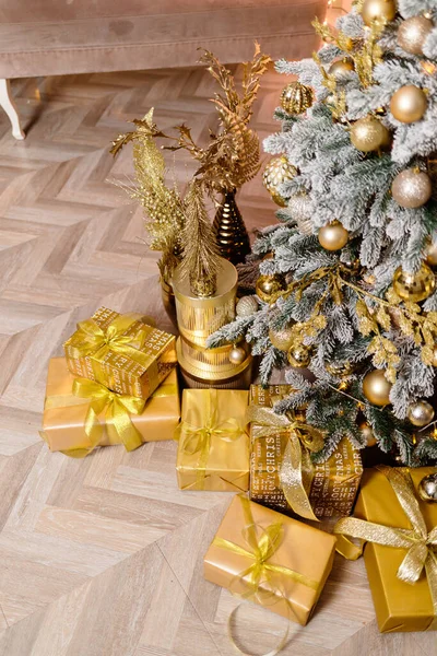 Presentes Natal Debaixo Árvore Natal Ano Novo Natal Presente Embrulhado — Fotografia de Stock