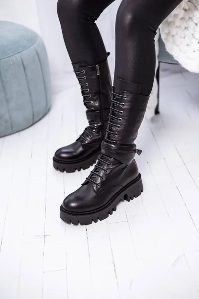 Mulher Botas Couro Preto Nova Coleção Pernas Mulher Elegantes Botas — Fotografia de Stock