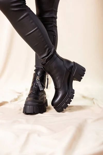 Botas Mujer Negras Hechas Cuero Genuino Nueva Colección Zapatos Invierno —  Fotos de Stock