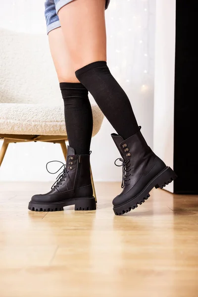 Jambes Féminines Bottes Cuir Noir Nouvelle Collection Bottes Hiver Pour — Photo