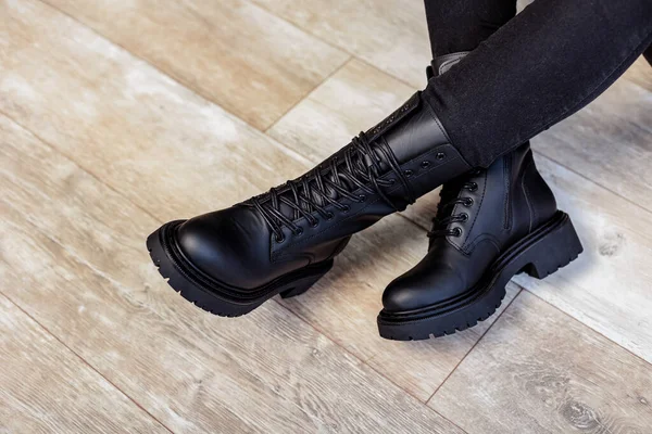 Pernas Femininas Botas Couro Preto Nova Coleção Botas Inverno Mulheres — Fotografia de Stock