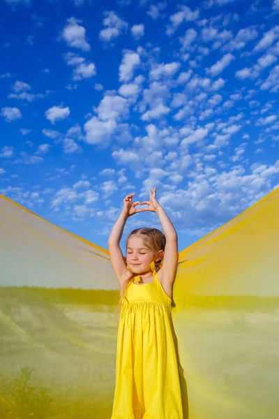 Blonde Girl Years Old Bright Yellow Dress Blue Sky — Stock Photo, Image