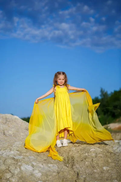 Beautiful Blonde Girl Posing Yellow Dress Nature Summer Photo Blue — Stock Photo, Image