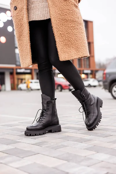 Pernas Femininas Finas Close Botas Couro Genuíno Nova Coleção Sapatos — Fotografia de Stock