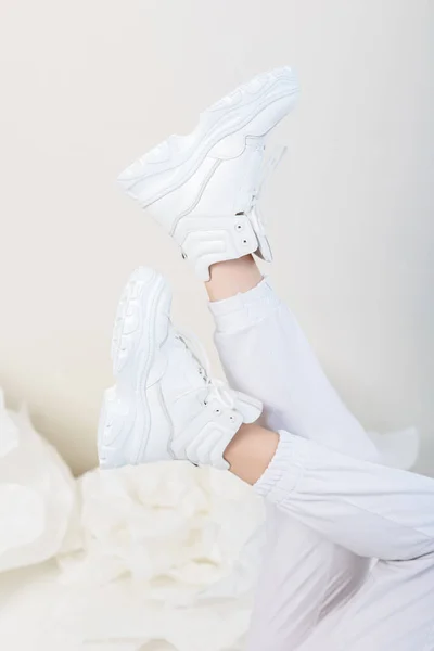 Beautiful Female Legs White Trousers White Leather Sneakers New Collection — Fotografia de Stock