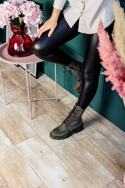 Patas Mujer Zapatos Cuero Con Material Natural Estilo Moda Nueva — Foto de Stock