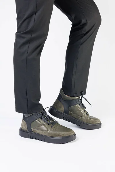 新款式的男式秋鞋是真皮做的 男式鞋底是白色的 2022年冬季男鞋 — 图库照片