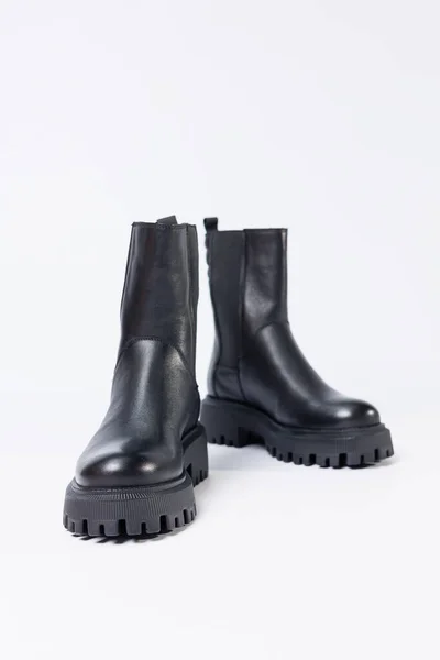 Sapatos Femininos Sobre Fundo Branco Close Botas Couro Preto Chelsea — Fotografia de Stock