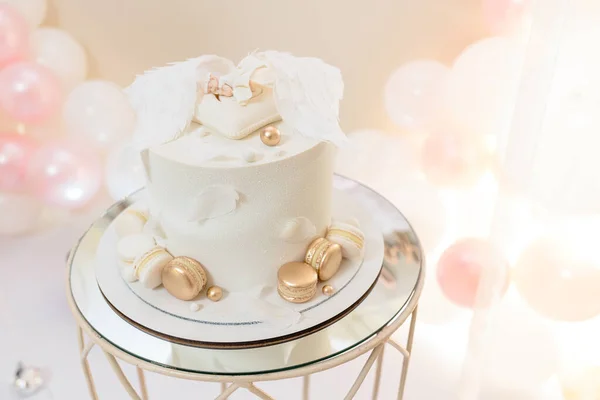 Schokoriegel Und Hochzeitstorte Tisch Mit Süßigkeiten Buffet Mit Cupcakes Bonbons — Stockfoto