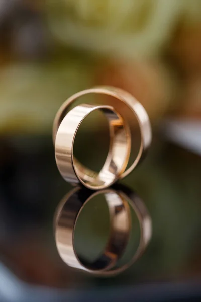 Jegygyűrűk Sárga Arannyal Jegygyűrűkkel — Stock Fotó