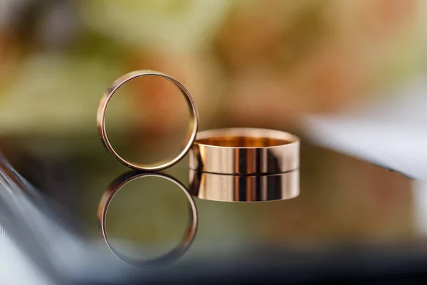 Anéis Casamento Com Ouro Amarelo Conjunto Anéis Casamento — Fotografia de Stock