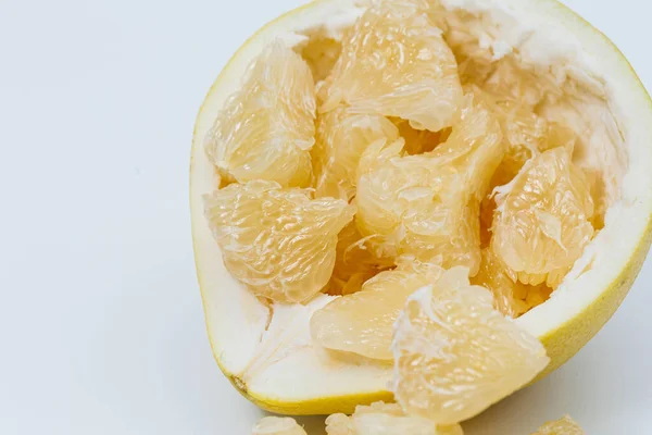 Pomelo Frukt Isolerad Vit Bakgrund Tropiska Exotiska Citrusfrukter — Stockfoto