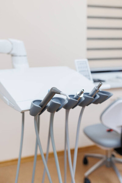 Стоматология. Стоматология. Медицина, медицинское оборудование и стоматология. Стоматологическая клиника шкаф со стулом. Стоматологический кабинет.