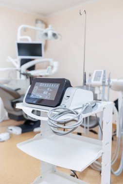 Modern diş sağlığı kliniği, diş hekimlerinin kullandığı diğer aksesuarlar..