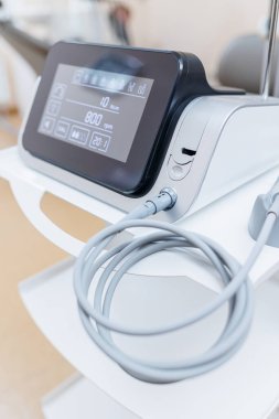 Modern diş sağlığı kliniği, diş hekimlerinin kullandığı diğer aksesuarlar..