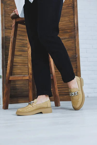 Close Female Legs Black Jeans Stylish Leather Beige Shoes Fashionable — Stock Photo, Image