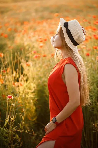 Happy Cheerful Woman Walking Blooming Field Poppies Red Flowers Blonde — Fotografia de Stock