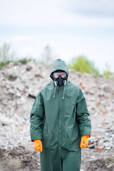 Homme Portant Masque Protection Des Vêtements Protection Explore Zone Dangereuse — Photo