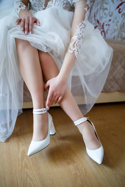 Schöne Junge Braut Einem Hochzeitstag Weißes Brautkleid Moderne Schicke Kleidung — Stockfoto