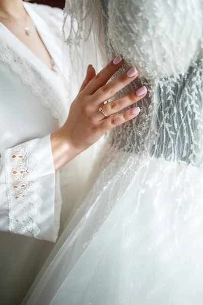Krásná Mladá Dívka Nevěsta Svatební Den Bílé Svatební Šaty Moderní — Stock fotografie