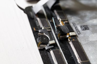 Modern aletlerin tamiri için parçalar, bilgisayar için tahtanın bir parçası.