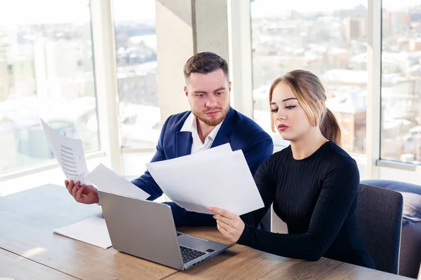 Man Woman Office Workers Manager Workplace Laptop Documents — Stock Photo, Image