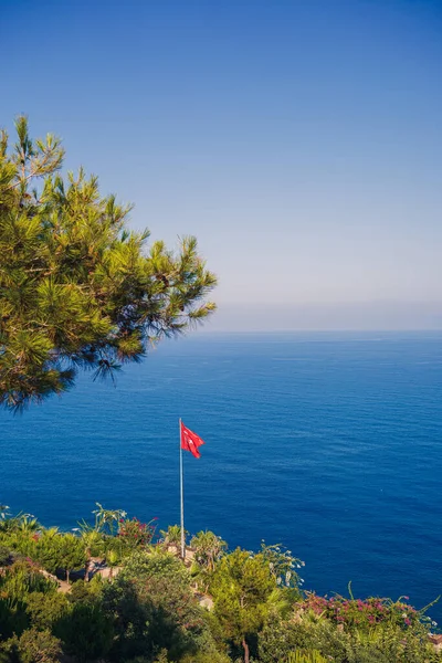 Una Vista Costa Mediterránea Con Olas Agua Azul Paisaje Marino — Foto de Stock