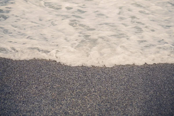 夏日阳光灿烂 海浪的美丽景色 有麻烦的海高质量的照片 — 图库照片