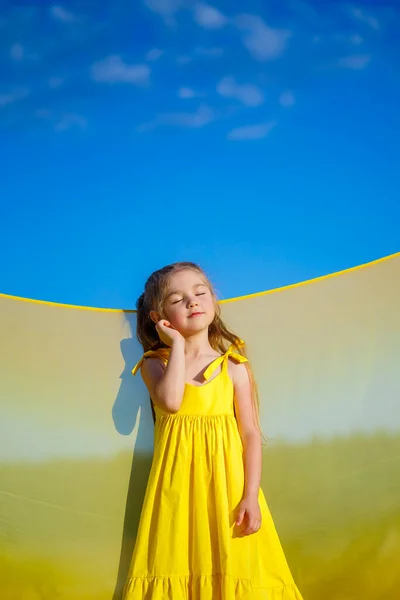 Ukrainian Girl Years Old She Patriot Ukraine Dressed Yellow Dress — Stock Photo, Image