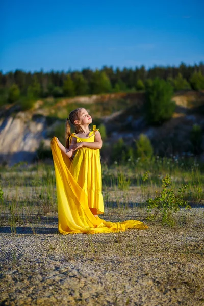 Het Symbool Van Vrijheid Een Oekraïens Meisje Van Jaar Oud — Stockfoto