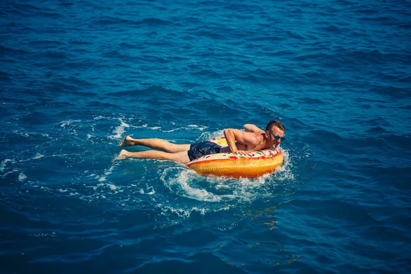 Young Man Floats Inflatable Air Ring Circle Sea Blue Water — Stock Photo, Image