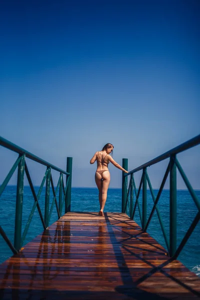 Beautiful Young Woman Brown Swimsuit Walks Pier Beach Sea Summer — Stock Photo, Image
