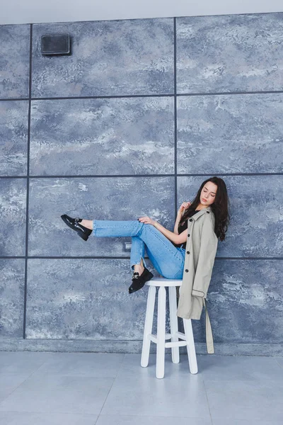 Beautiful Woman Slender Legs Jeans Fashionable Outerwear Raincoat Stylish Leather — Foto de Stock