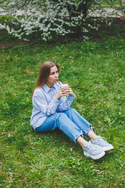 Young Hipster Woman Denim Jacket Resting Green Lawn Park Drinking — Foto de Stock