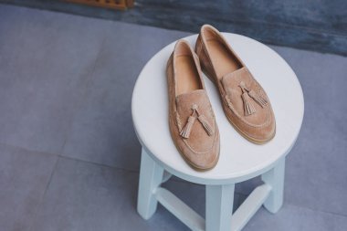 Deri süet kahverengi kadın ayakkabıları. Yeni kadın deri ayakkabı koleksiyonu..