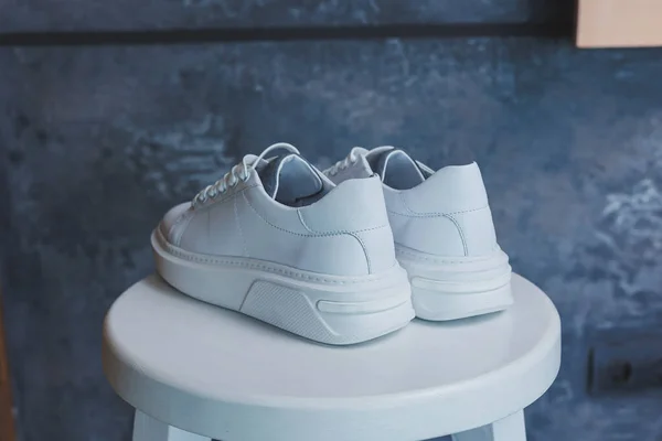Beyaz Kadın Deri Ayakkabıları Yakın Plan Yeni Kadın Deri Ayakkabı — Stok fotoğraf