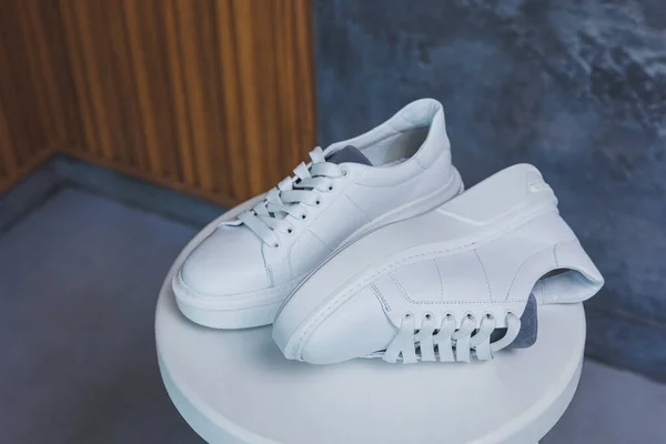 Beyaz Kadın Deri Ayakkabıları Yakın Plan Yeni Kadın Deri Ayakkabı — Stok fotoğraf