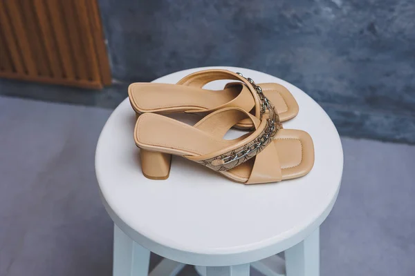 Zapatillas Beige Mocasines Cuero Para Mujer Estilo Casual Mujer Calzado —  Fotos de Stock