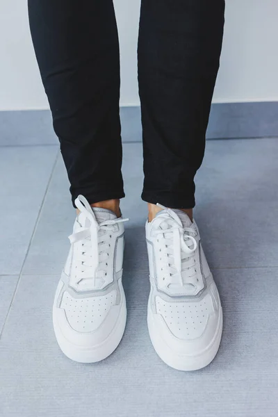 Hombre Zapatillas Informales Cuero Blanco Zapatillas Verano Para Hombres Hombre —  Fotos de Stock
